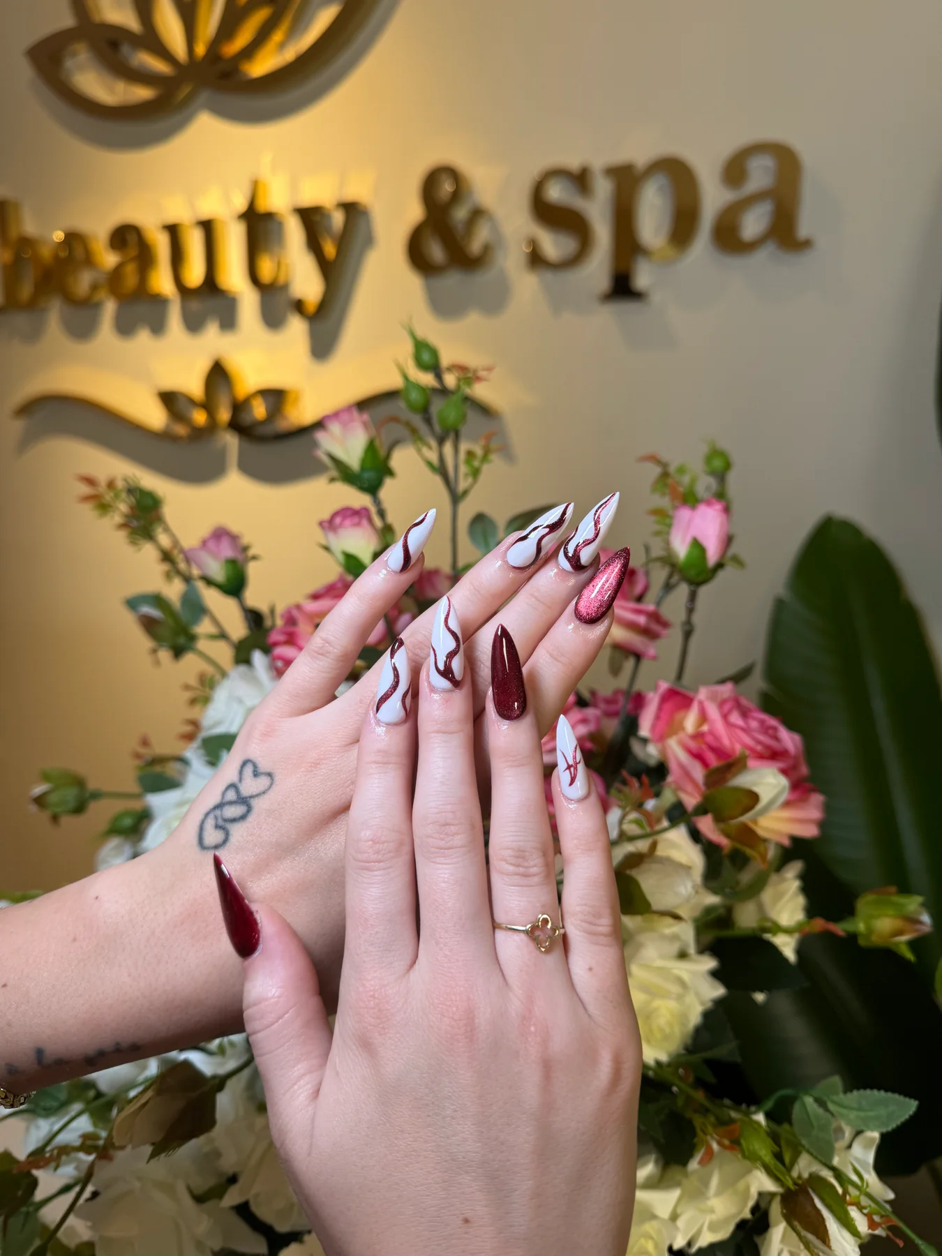 Red and white sculpted nail art set